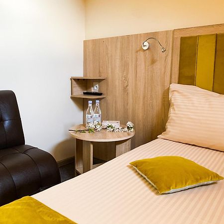 Alex Hotel Ереван Екстериор снимка