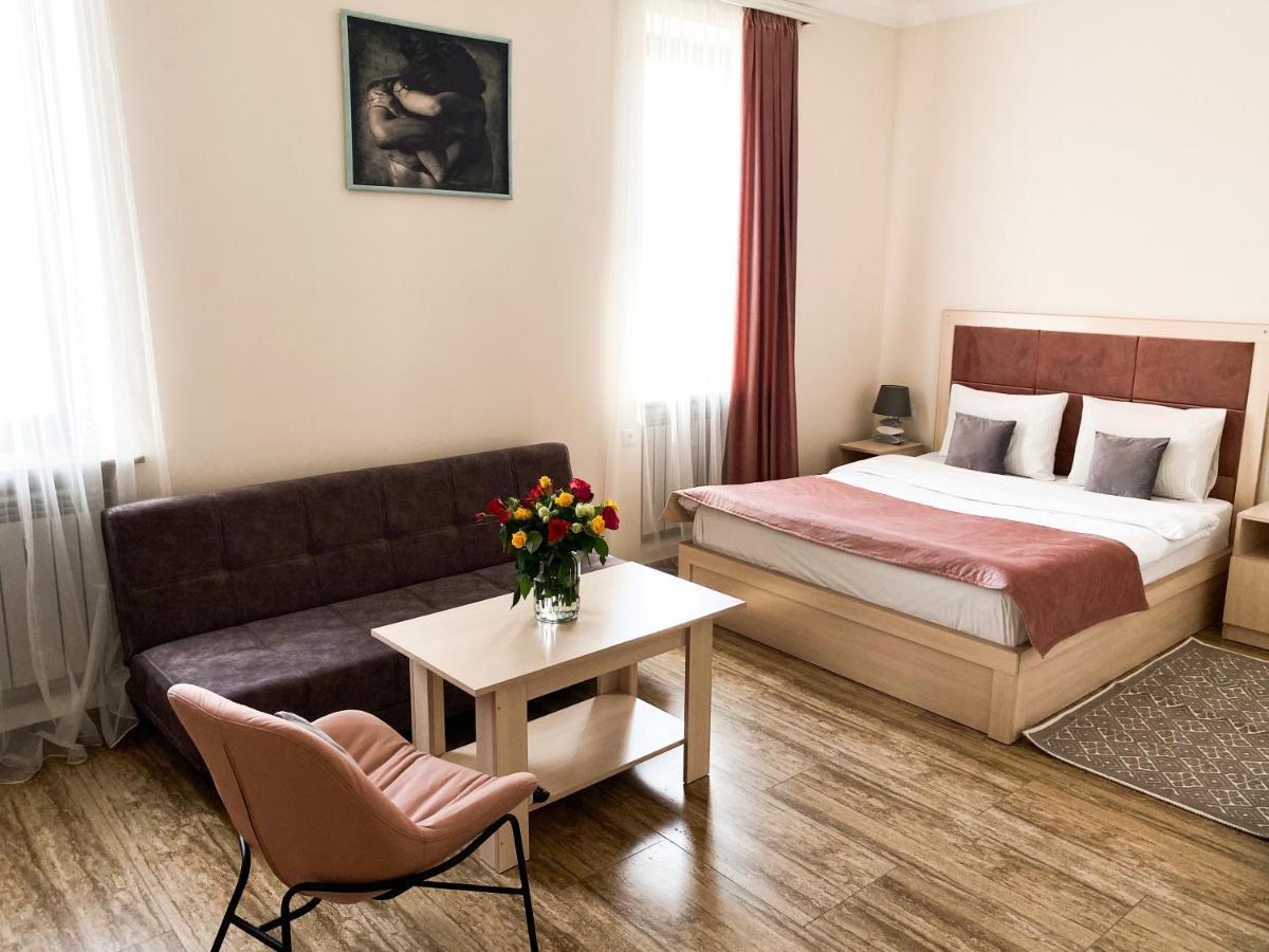 Alex Hotel Ереван Екстериор снимка