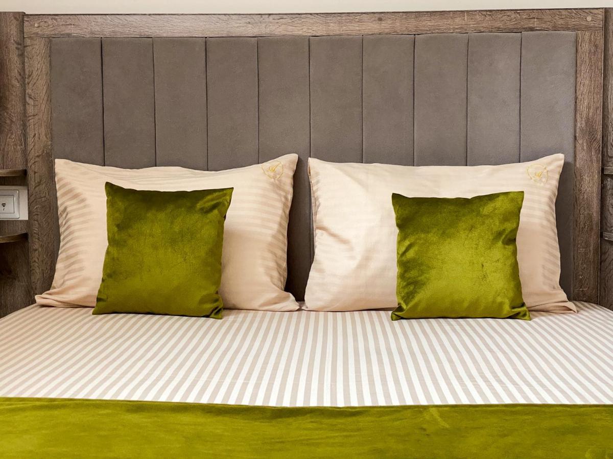 Alex Hotel Ереван Екстериор снимка
