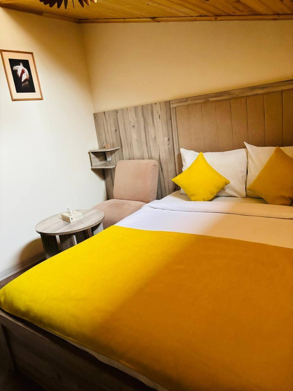 Alex Hotel Ереван Екстериор снимка