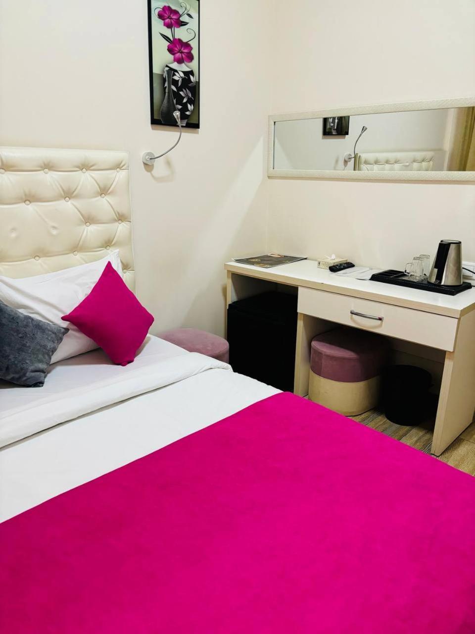Alex Hotel Ереван Екстериор снимка