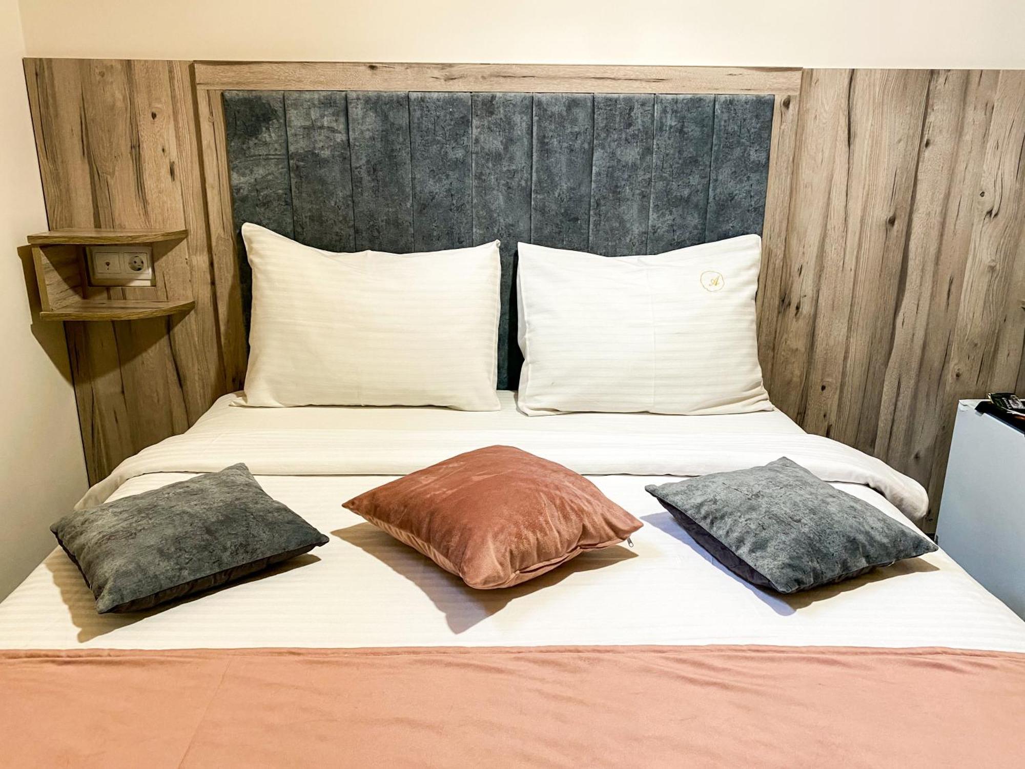 Alex Hotel Ереван Стая снимка