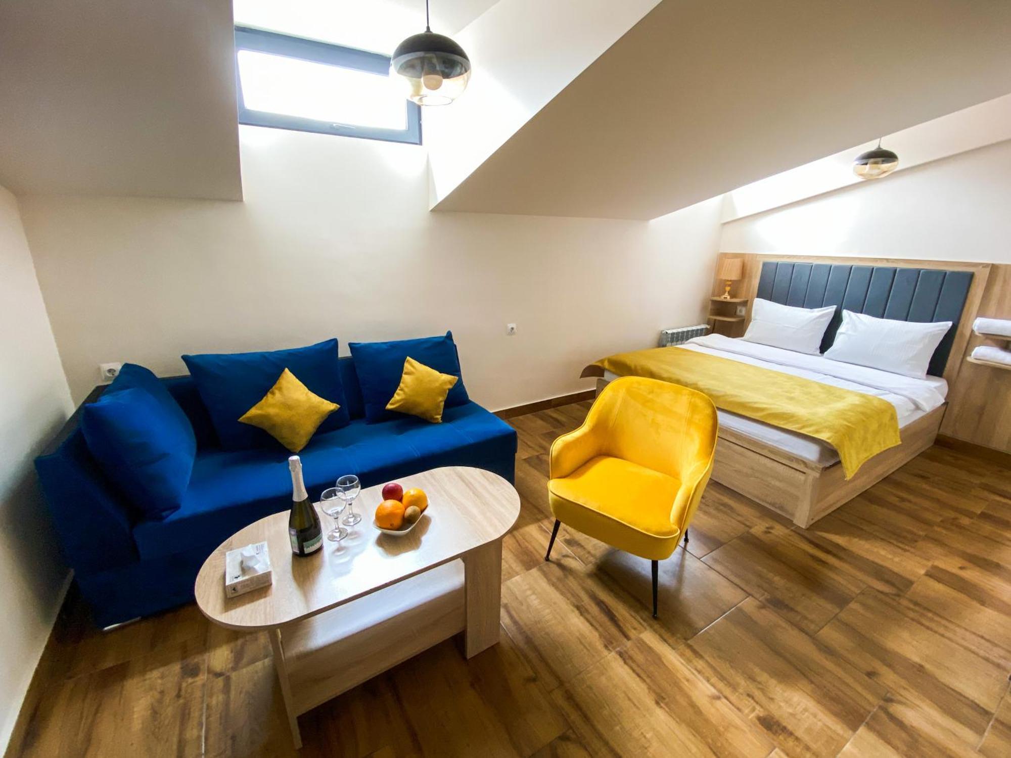 Alex Hotel Ереван Стая снимка