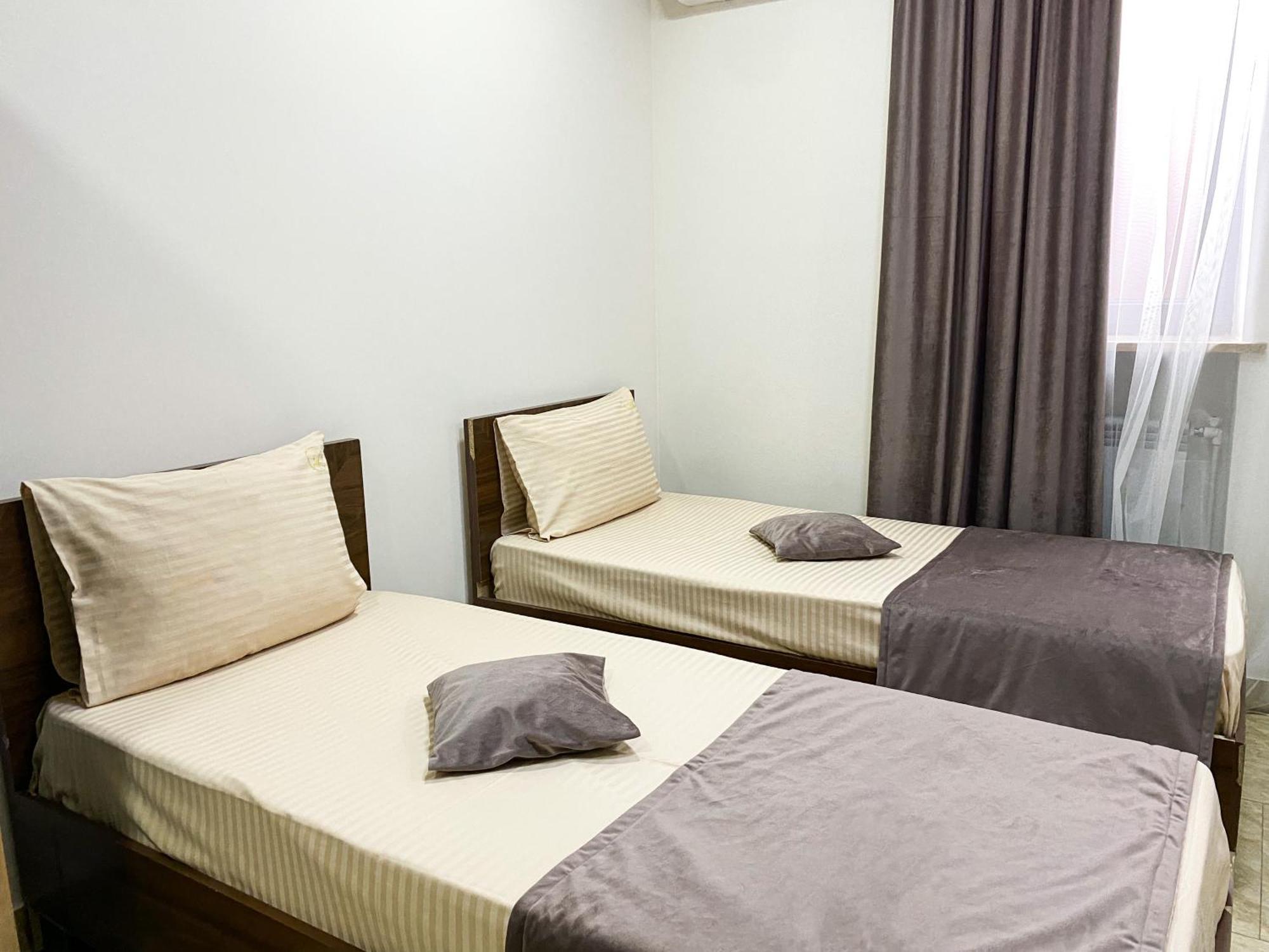 Alex Hotel Ереван Стая снимка