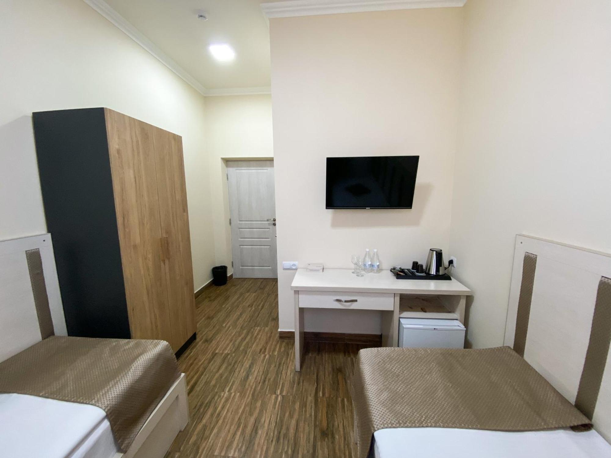 Alex Hotel Ереван Екстериор снимка