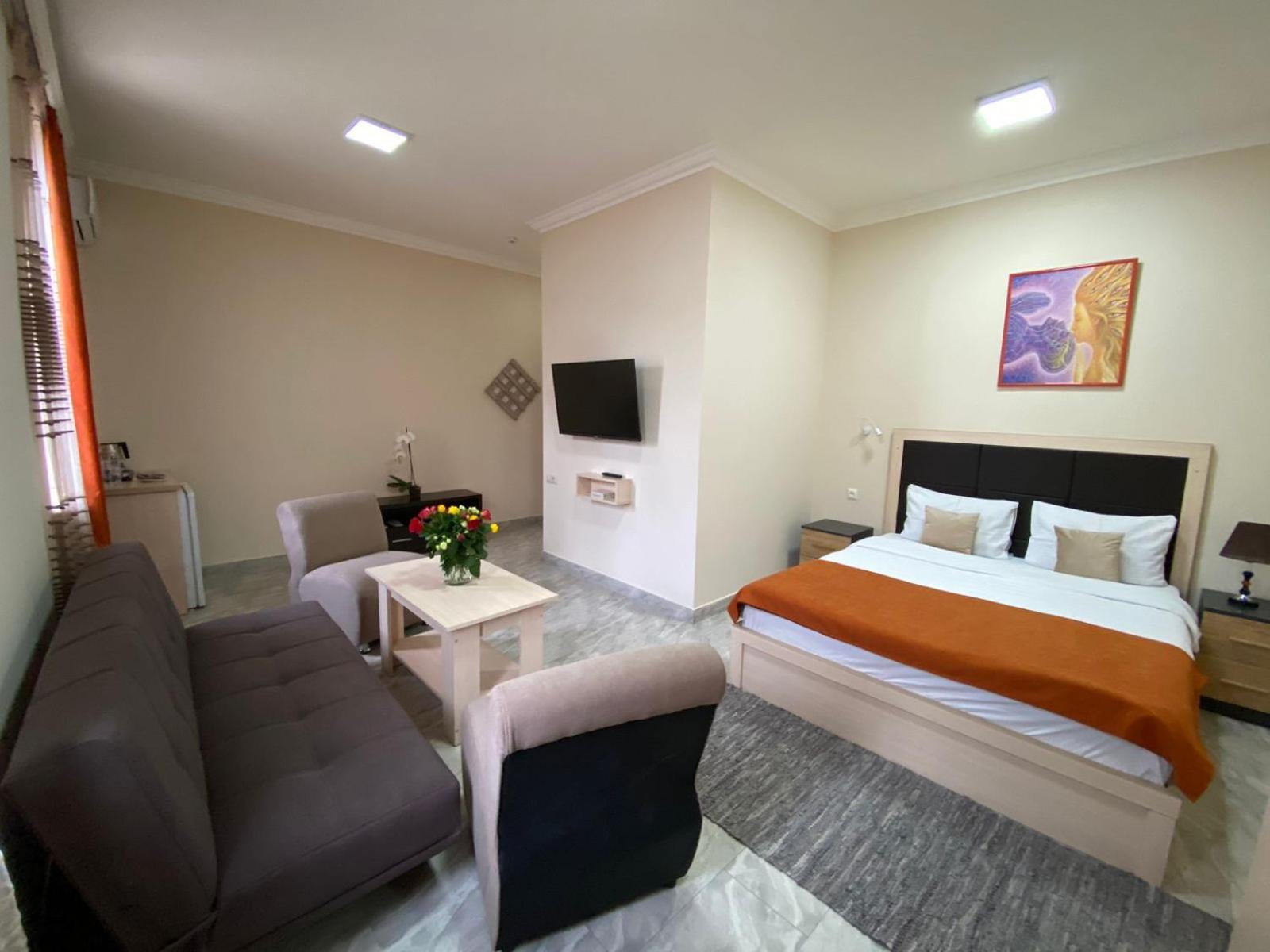 Alex Hotel Ереван Екстериор снимка