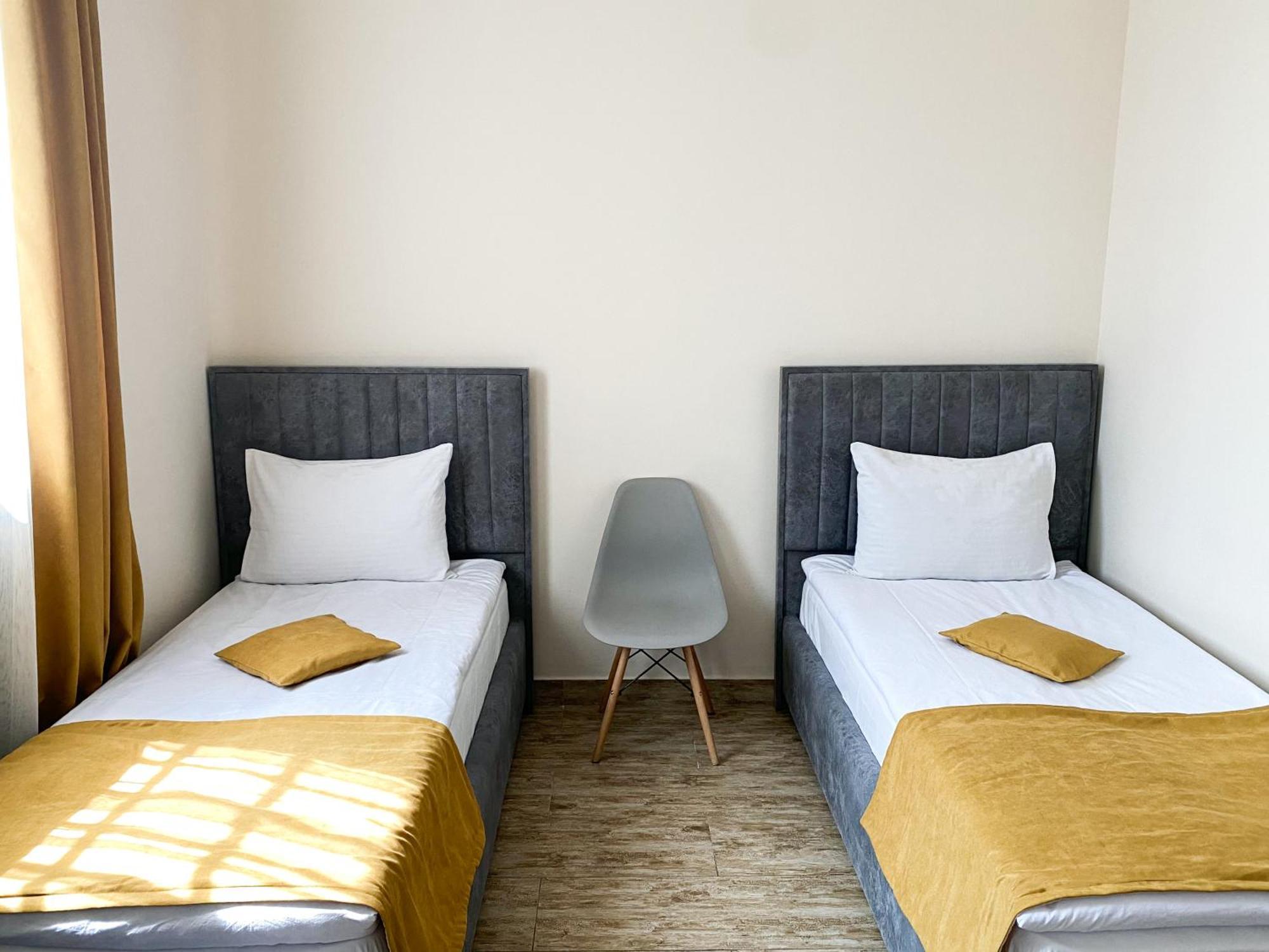 Alex Hotel Ереван Екстериор снимка