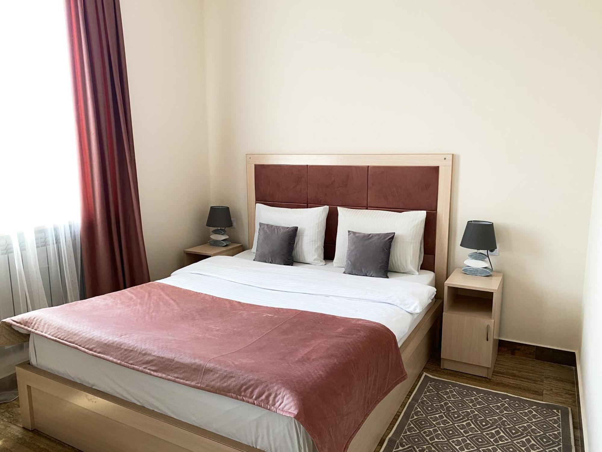 Alex Hotel Ереван Стая снимка