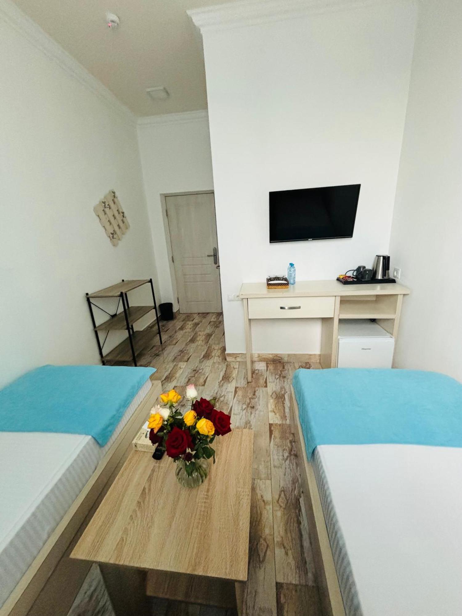 Alex Hotel Ереван Екстериор снимка