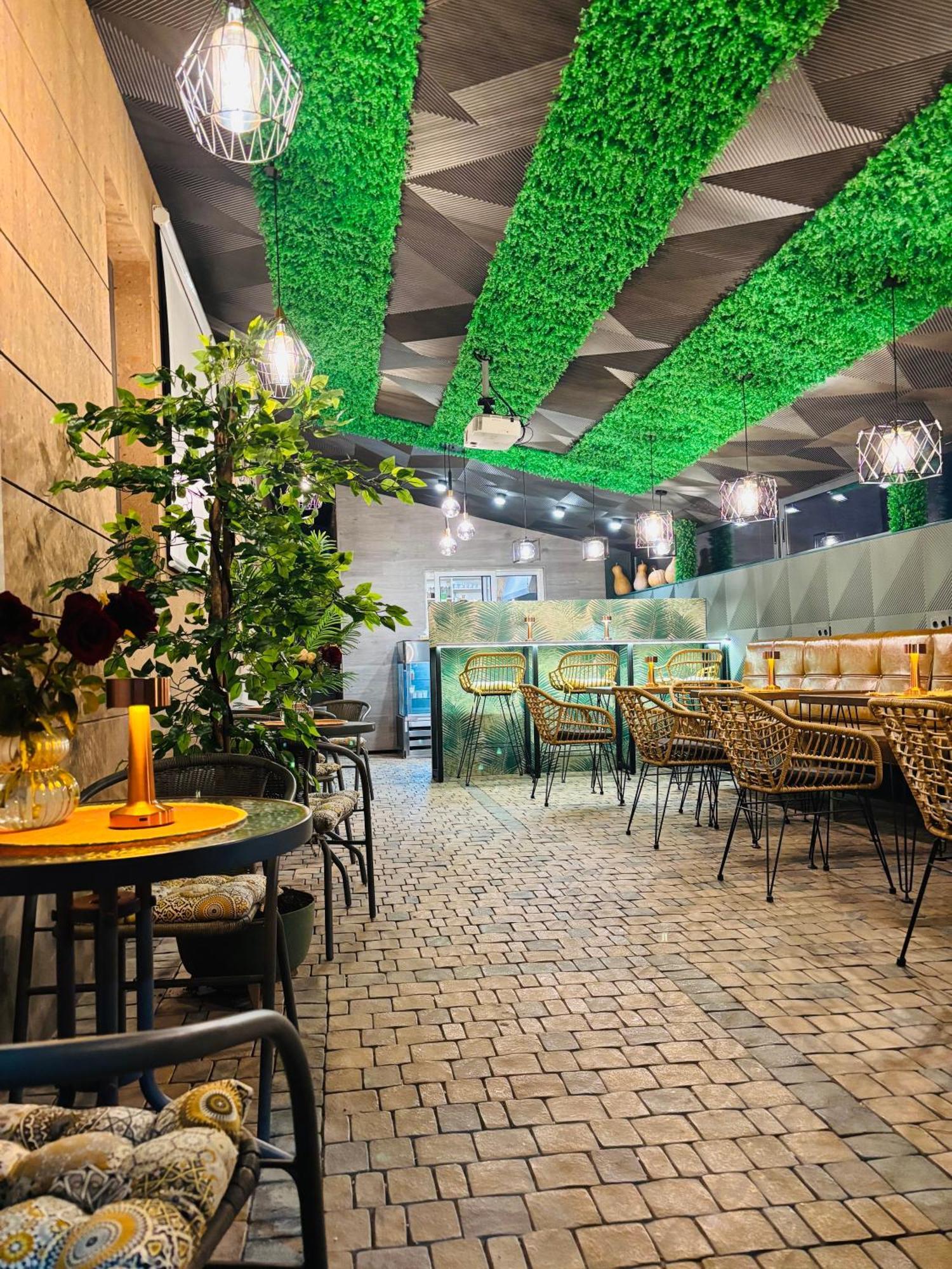 Alex Hotel Ереван Екстериор снимка